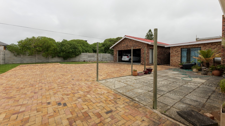 3 Bedroom Property for Sale in Struisbaai Western Cape